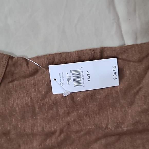 NWT Gap linen blend muscle tank - Picture 3 of 3